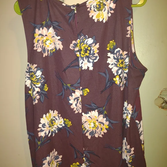 Woman's sleeveless‎ Floral Ann Taylor Blouse size XL - Picture 2 of 3